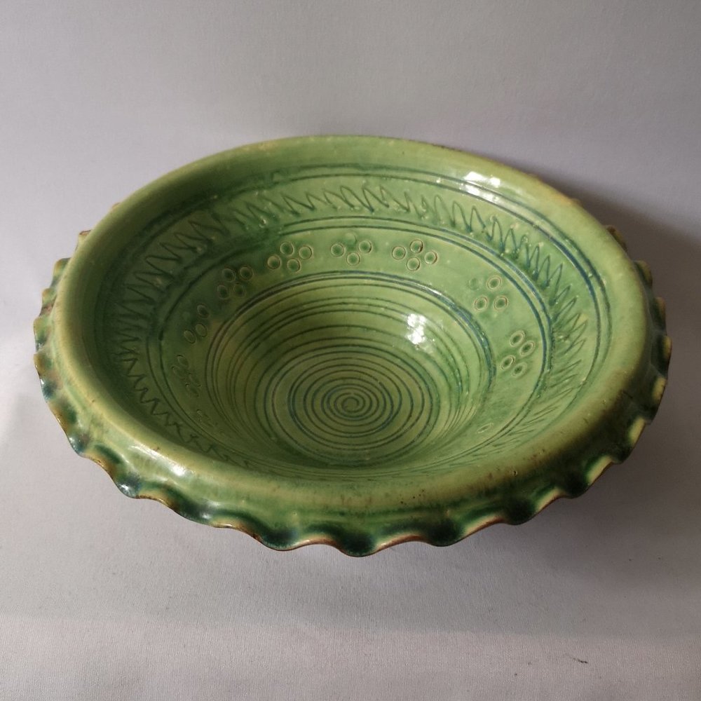 Beautiful Vintage Studio Art Pottery Bowl, Etched Design Lovely Green & Brown